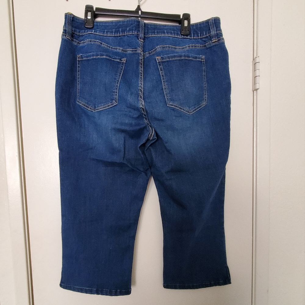 NWOT Liz Claiborne capri - Picture 4 of 4